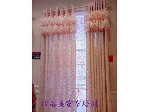 粉色窗花窗簾